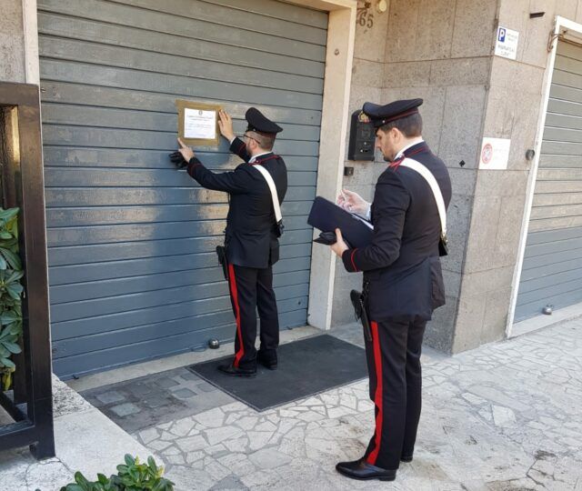 TRASTEVERE - I Carabinieri sequestrano l'immobile dove si prostituivano le ragazze cinesi (4)