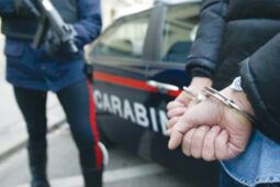 Carabinieri arrestano uomo per abusi sessuali