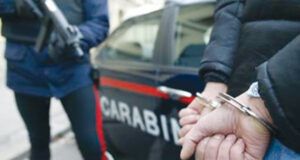 Carabinieri arrestano uomo per abusi sessuali