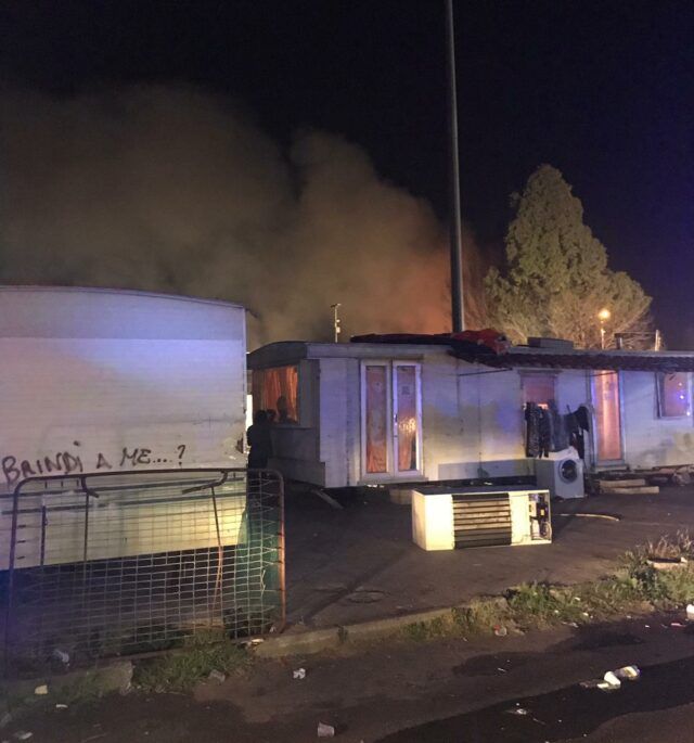 incendio campo rom via Salone