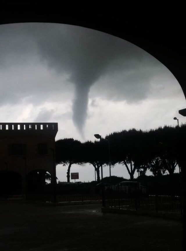 foto tromba d'aria pomezia