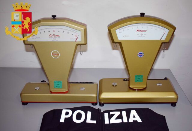 bilance con stemma cisterna