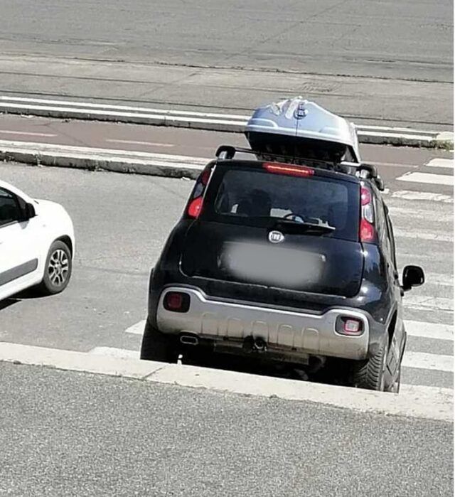 auto sulla scalinata