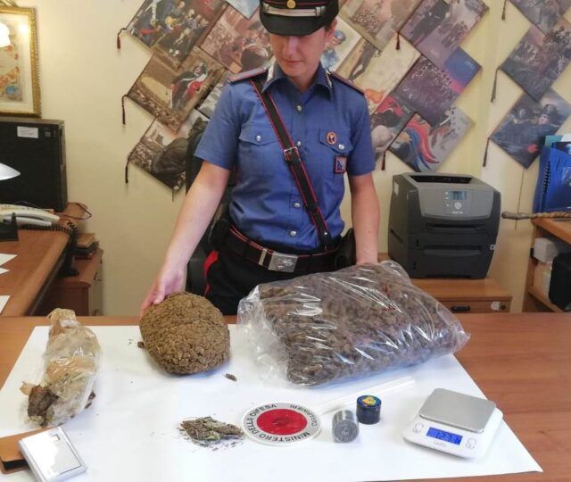 droga sequestrata dai Carabinieri