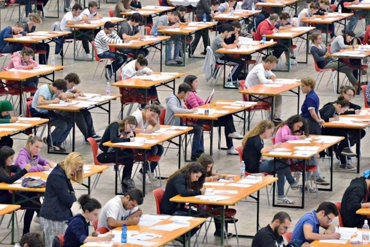 Studenti al test di ingresso di medicina