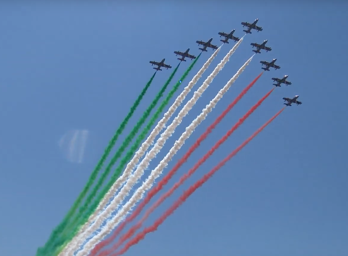 Frecce Tricolori che sorvolano Roma il 2 giugno