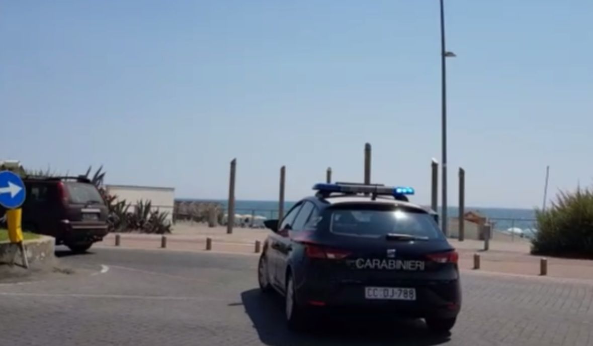 OSTIA - Una pattuglia dei Carabinieri