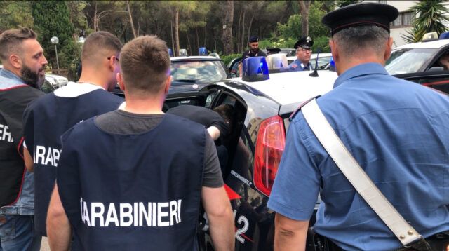 FRASCATI - I controlli dei Carabinieri a Tor Bella Monaca (1)