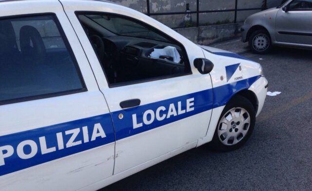 Anzio, demolito uno stabilimento balneare abusivo anzio