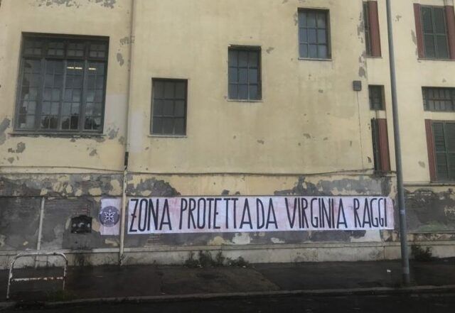 striscione vittorio emanuele ostia