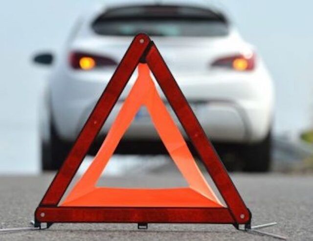 24236-consigli-auto-in-panne-soccorsi-autostrada2-375x289