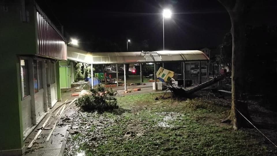 Maltempo a Pomezia e Torvaianica, si contano i danni: scuole devastate, alberi caduti, strade sommerse dall’acqua… - Il Corriere della Città