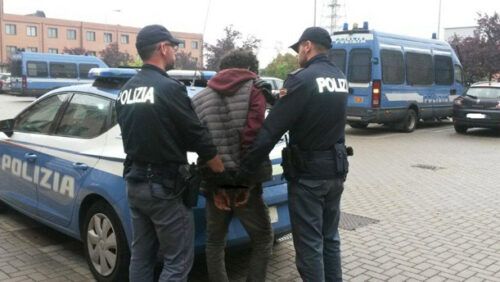 https://www.ilcorrieredellacitta.com/wp-content/uploads/2019/12/arresto_polizia-500x282.jpg