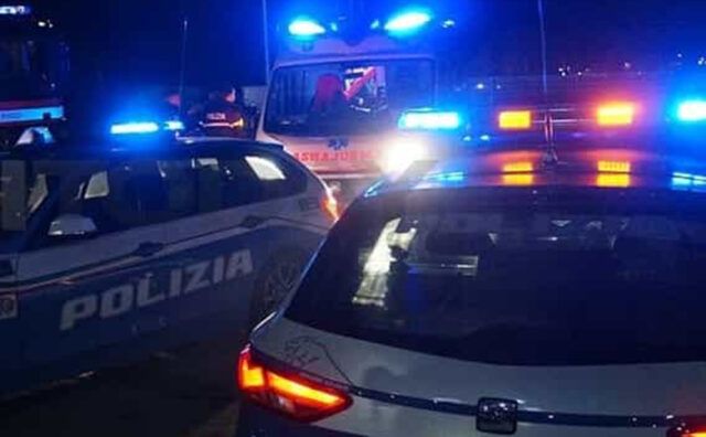 vigili fuoco ambulanza polizia stradale notte camionista incastrato foto - 079