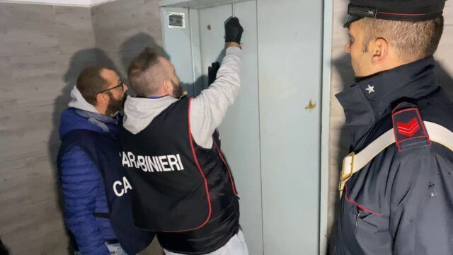 FRASCATI - L'operazione antidroga dei Carabinieri a Tor Bella Monaca (4)