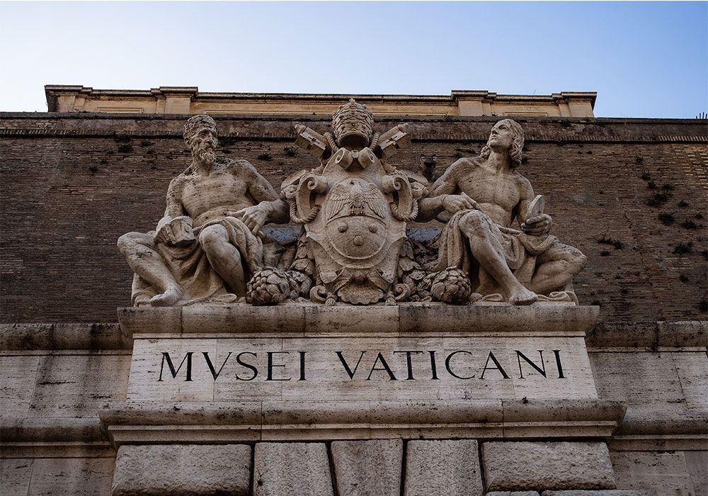 Roma, critiche per Jason Momoa e il suo scatto alla Cappella Sistina