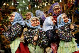 Frasi Buona Befana 2022: messaggi divertenti, famosi e simpatici da mandare su WhatsApp