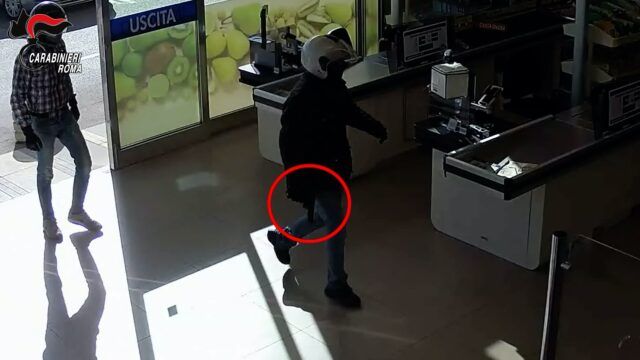 POMEZIA - Rapinatore in manette (1)