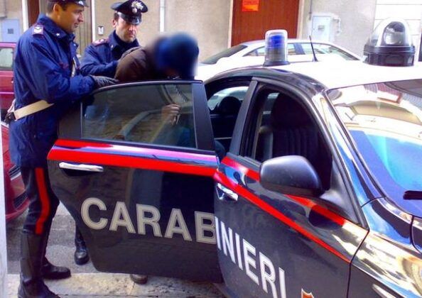 https://www.ilcorrieredellacitta.com/wp-content/uploads/2020/02/arresto-carabinieri-594x420.jpg