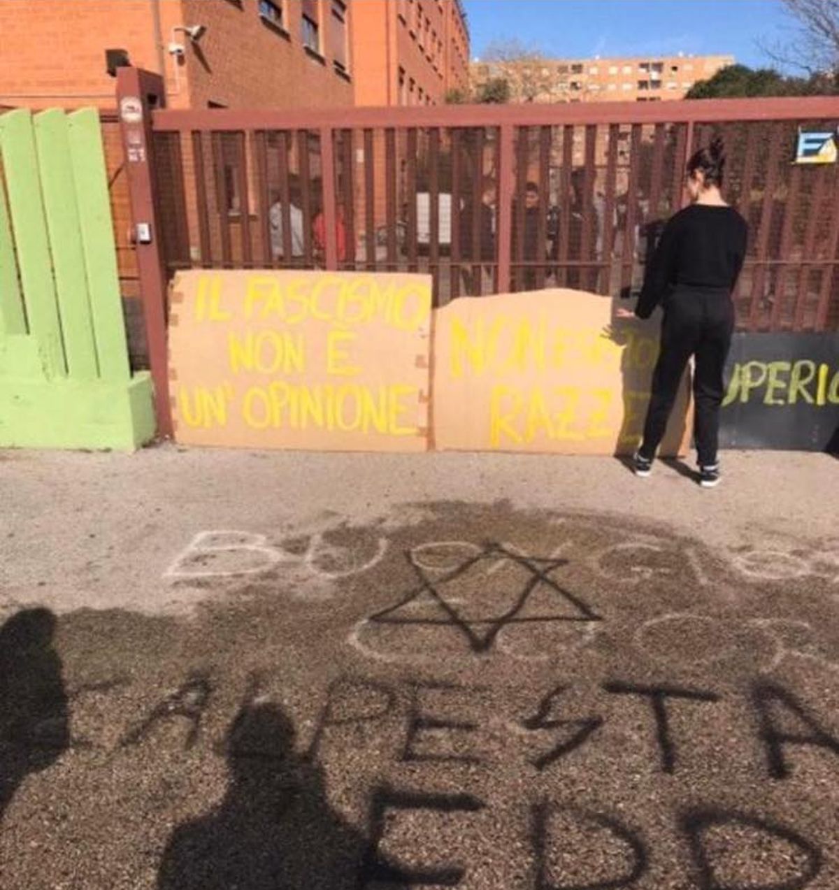 scritte antisemite pomezia