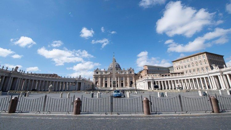 Indagato per violenza medico papa franscesco