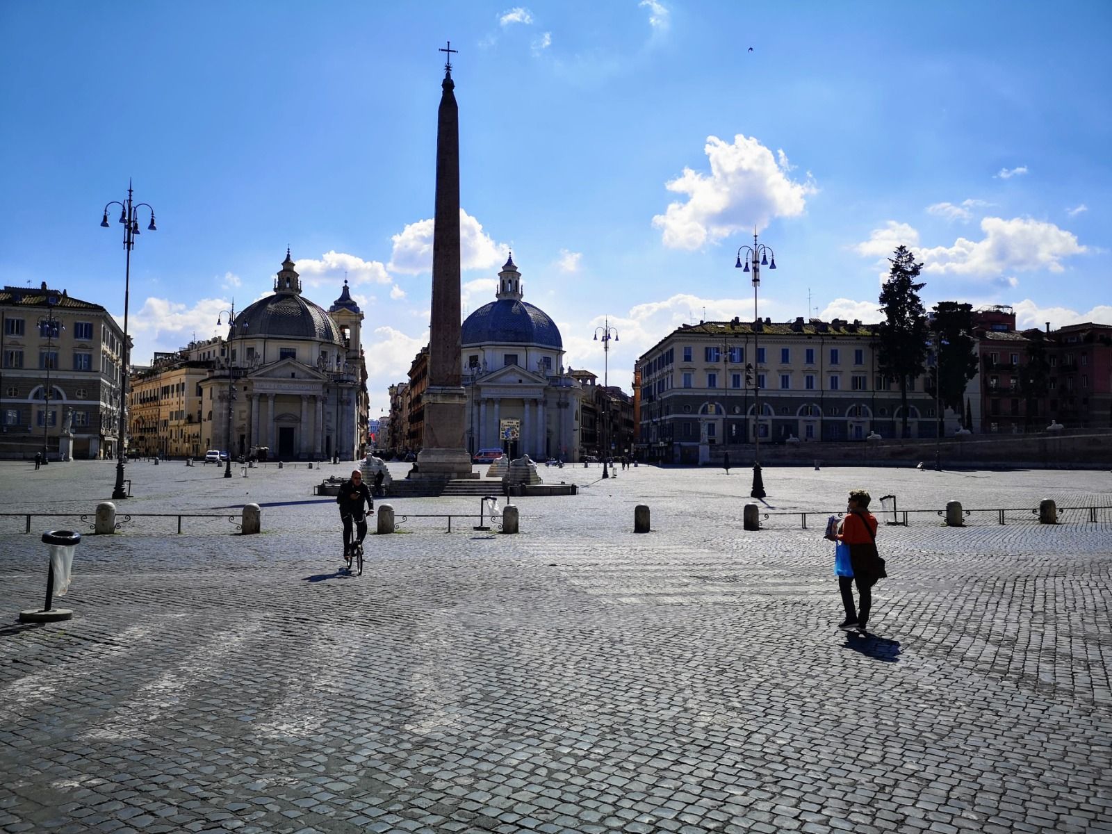 Tim Summer Hits a Piazza del Popolo a Roma