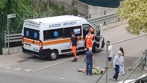 Ambulanza intervenuta a Lanuvio per il ciclista trovato morto in strada