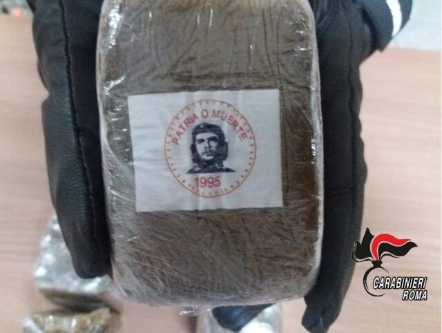 ANZIO - I panetti sequestrati dai Carabinieri (2) (1)