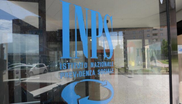 La sede dell' Inps a Pontedera (Pisa). ANSA/STRINGER