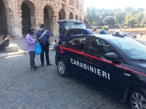 Roma, lotta all’abusivismo commerciale e al degrado: sanzionate 10 persone, sequestrati oltre 500 articoli Roma, lotta all’abusivismo commerciale e al degrado: sanzionate 10 persone, sequestrati oltre 500 articoli