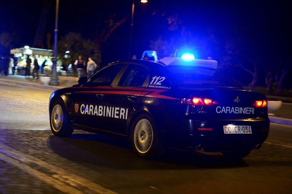carabinieri auto notte