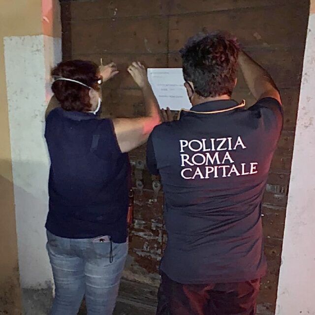 Polizia Locale chiusura locale luci rosse