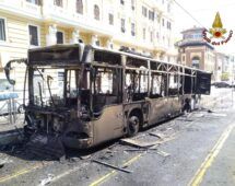 autobus fiamme