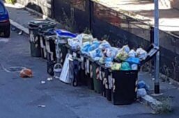 Roma, Esquilino rischia la multa perché ripulisce la strada dalla sporcizia