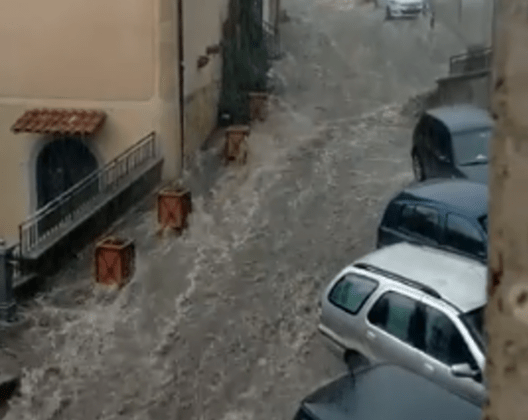 Maltempo, nubifragio ai Castelli e a Tivoli: le immagini. Tanti gli interventi dei Vigili del Fuoco Maltempo, nubifragio ai Castelli e a Tivoli: le immagini. Tanti gli interventi dei Vigili del Fuoco
