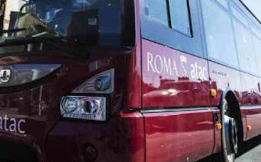 autobus Atac, cazzotto all'autista che ha bucato il pallone al Tufello