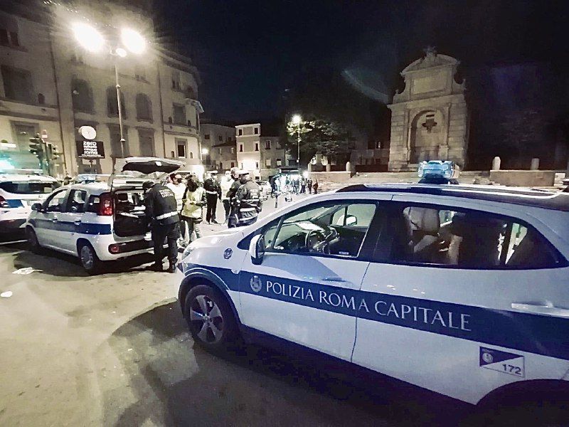 Ordinanza Raggi chiusura piazze movida