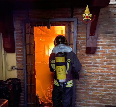 Roma, brucia nella notte il ristorante «I Malavoglia» sull’Ostiense: zona interdetta (FOTO) Roma, brucia nella notte il ristorante «I Malavoglia» sull’Ostiense: zona interdetta (FOTO)