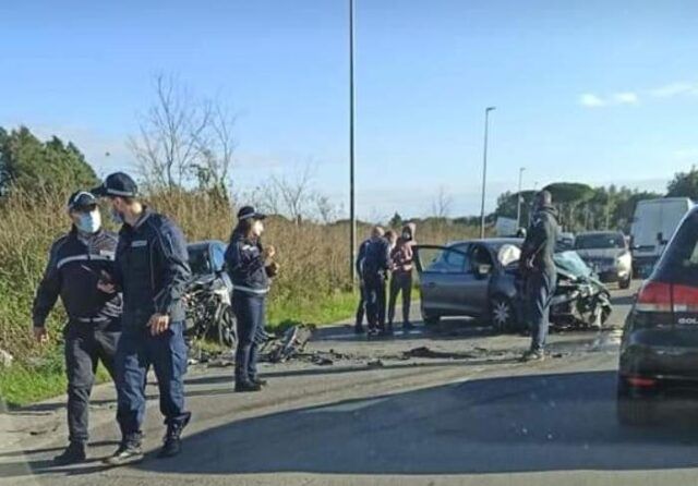 incidente frontale laurentina ardea