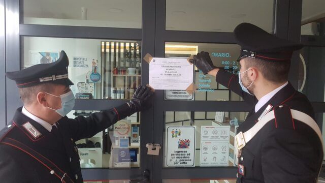 2020-12-03 OSTIA - Violazione delle misure di contenimento epidemiologico. I Carabinieri chiudono di una palestra1