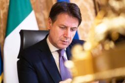 Giuseppe Conte vittima di stalking