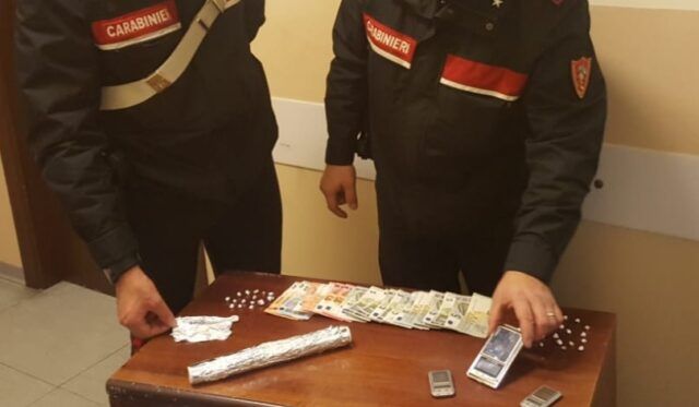 POMEZIA - La droga sequestrata dai Carabinieri