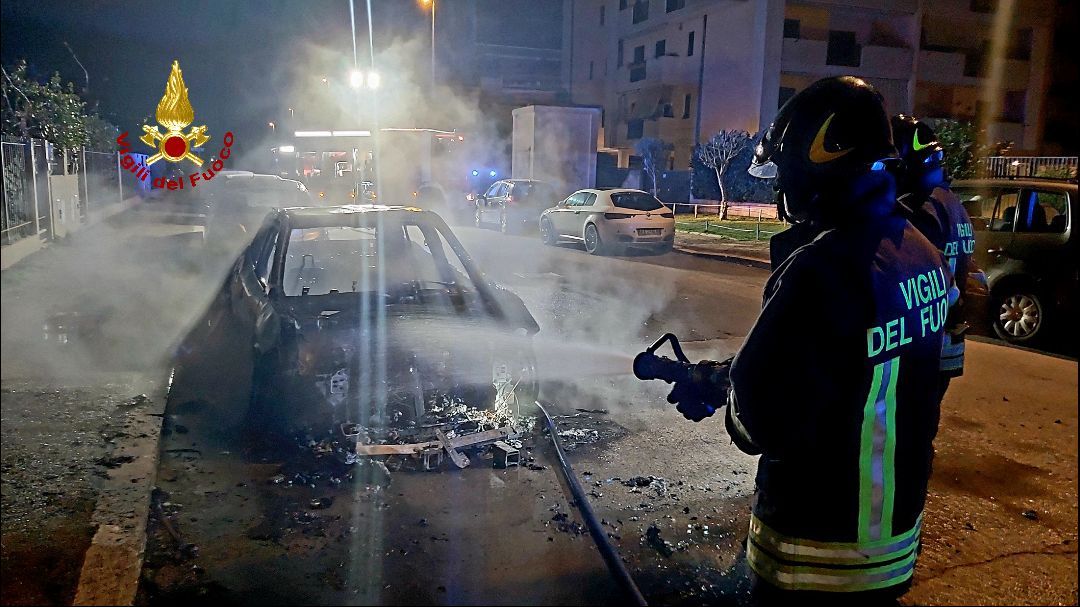 incendio auto latina