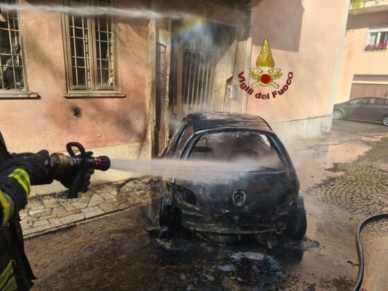 Paura a Roma: un’auto a Gpl prende fuoco (FOTO) Paura a Roma: un’auto a Gpl prende fuoco (FOTO)