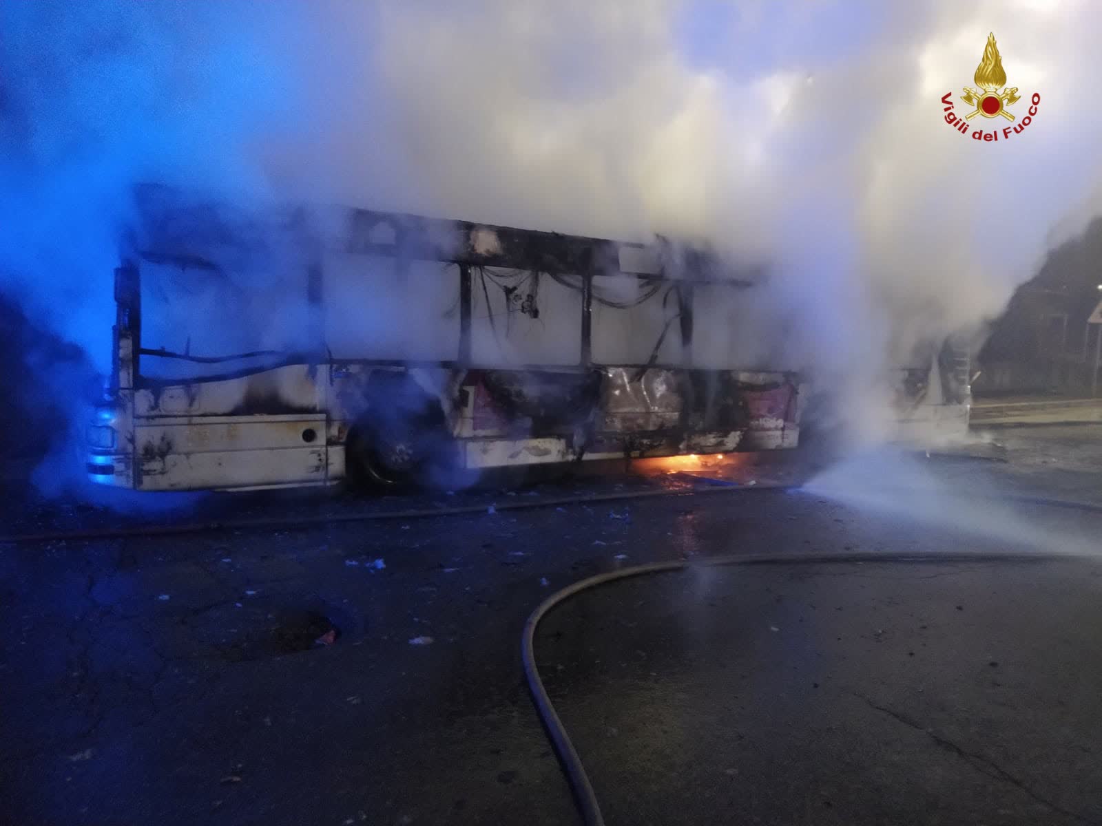 autobus incendiato roma