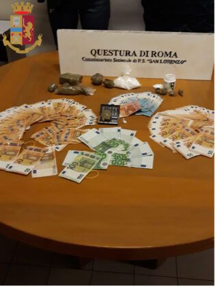 Roma, corre troppo con l’auto, poi il goffo tentativo di mentire ai poliziotti: ecco cosa nascondeva Roma, corre troppo con l’auto, poi il goffo tentativo di mentire ai poliziotti: ecco cosa nascondeva