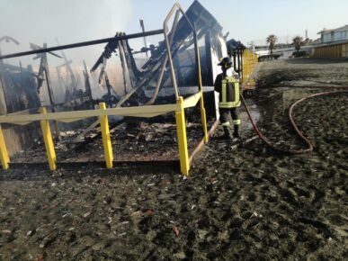 Incendio Oasi Beach Ostia