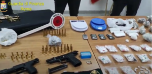 Armi, munizioni e droga. Arresto a Tor Bella Monaca