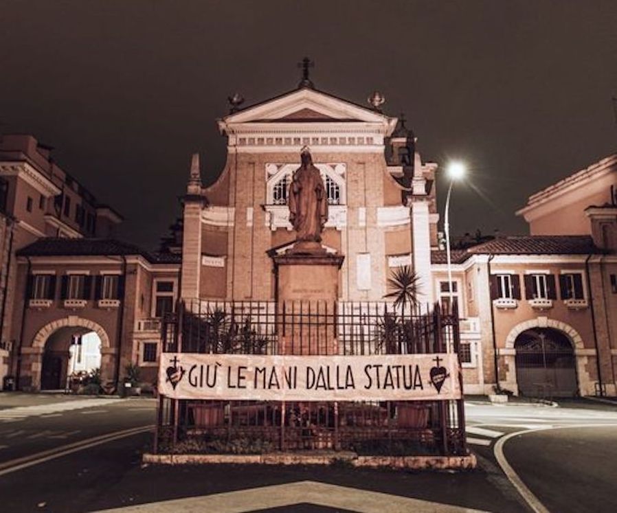 striscione piazza sempione