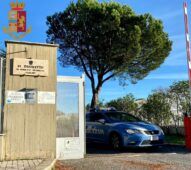 Via Santa Rita da Cascia, accoltellato a un braccio